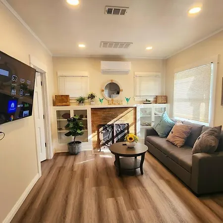 41,Pasadena Charming House Prime Location King Bed ! Appartement